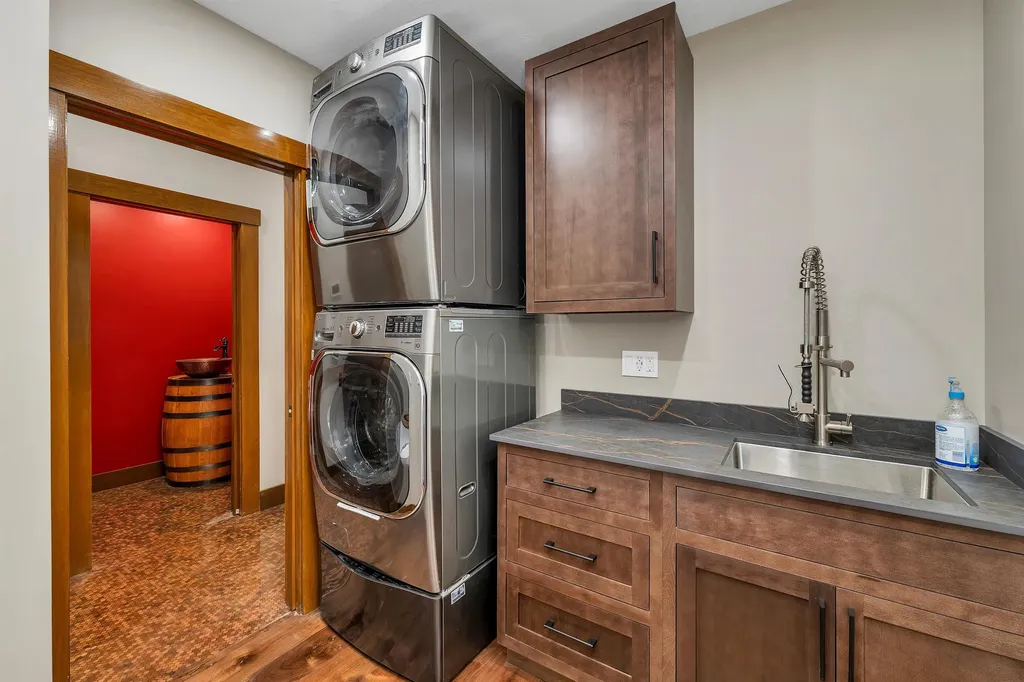 85 Mirror Lake Drive Tuftonboro NH 03816