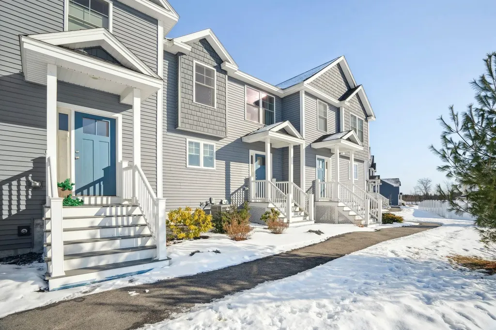 84 Stillwater Circle Somersworth NH 03878