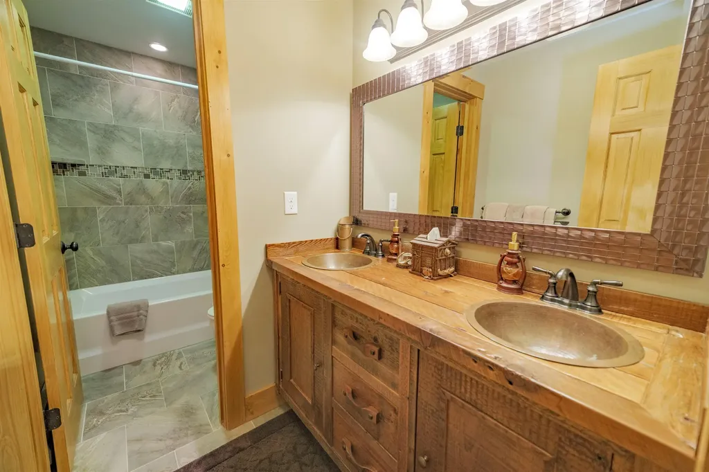 34 East Village Circle Wilmington VT 05363