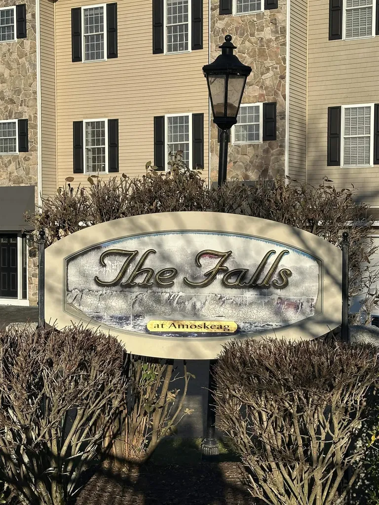 17 River Front Drive Manchester NH 03102