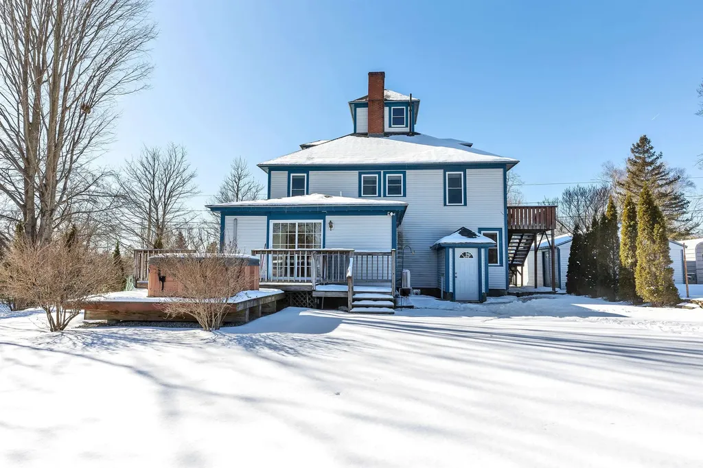 35 Clark Street Franklin NH 03235