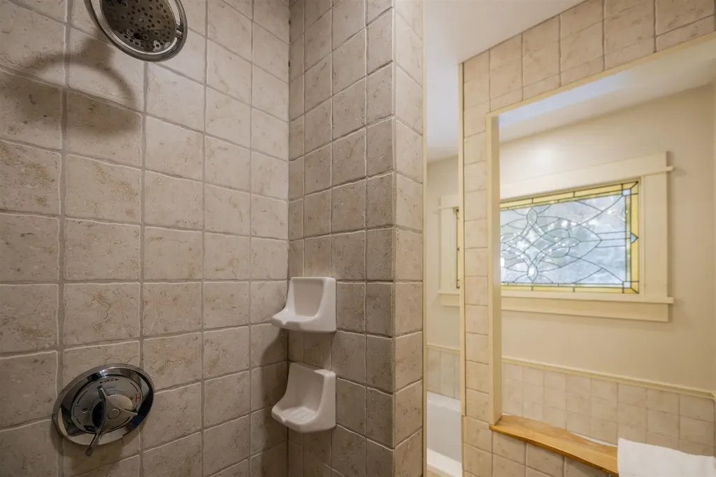 557 Willard Road Hartford VT 05059