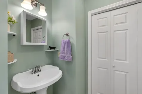 3 Abbey Lane Meredith NH 03253