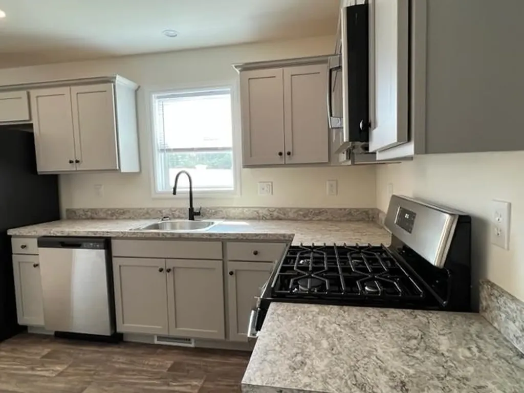 24-b Wildflower Lane Plymouth NH 03264