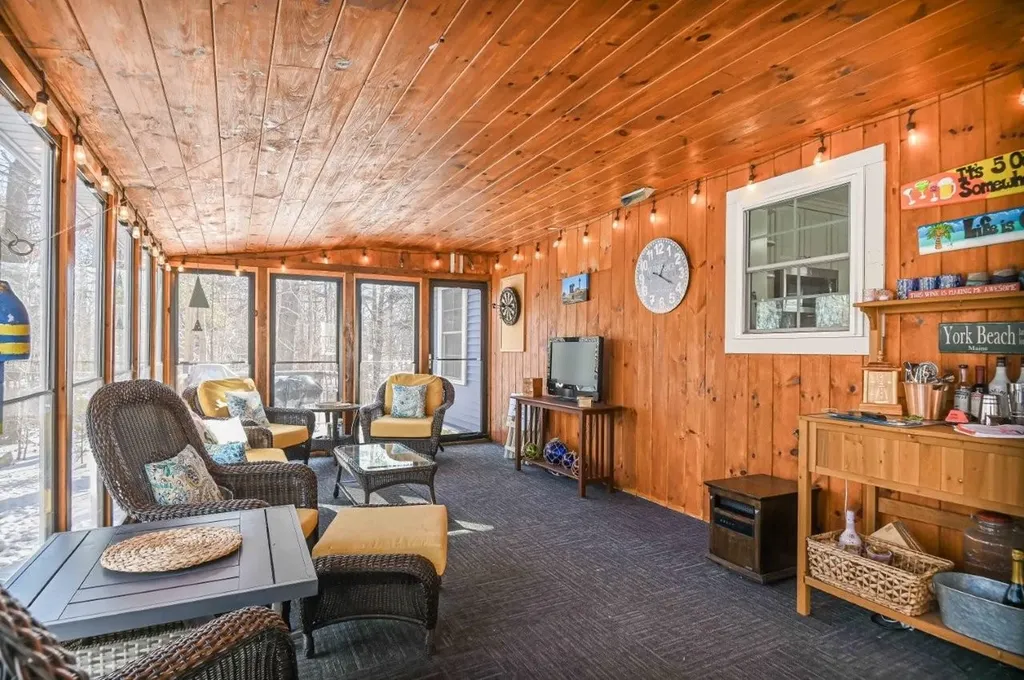 7 Dean Road York ME 03909