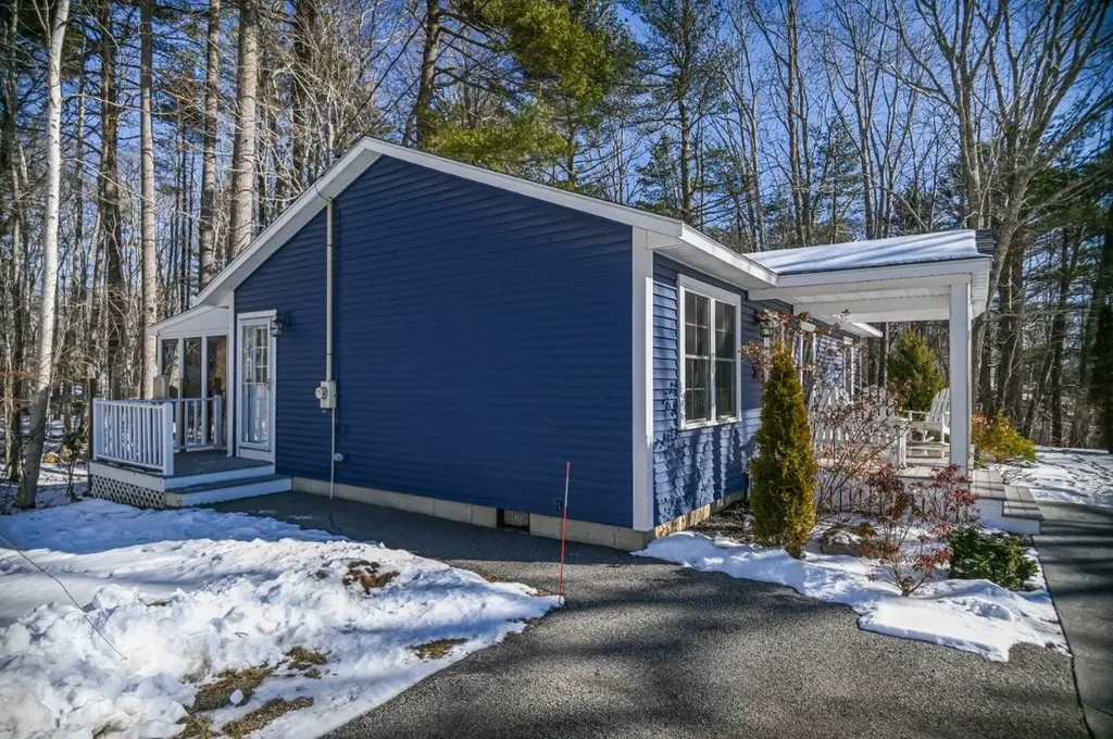 7 Dean Road York ME 03909