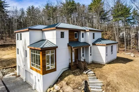21 Darby Lane Bedford NH 03110