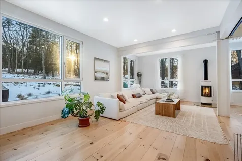 21 Darby Lane Bedford NH 03110