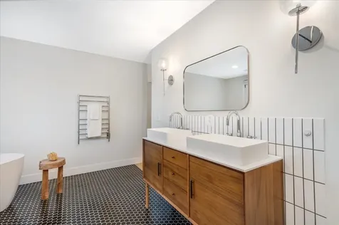 21 Darby Lane Bedford NH 03110