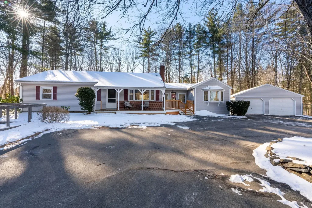 108 Green Road Raymond NH 03077