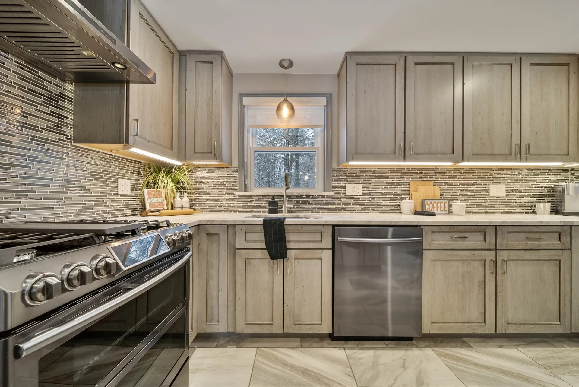 17 Shelly Drive Derry NH 03038