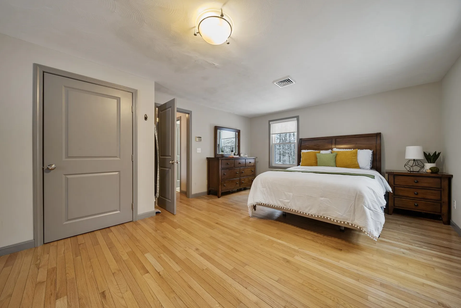 17 Shelly Drive Derry NH 03038