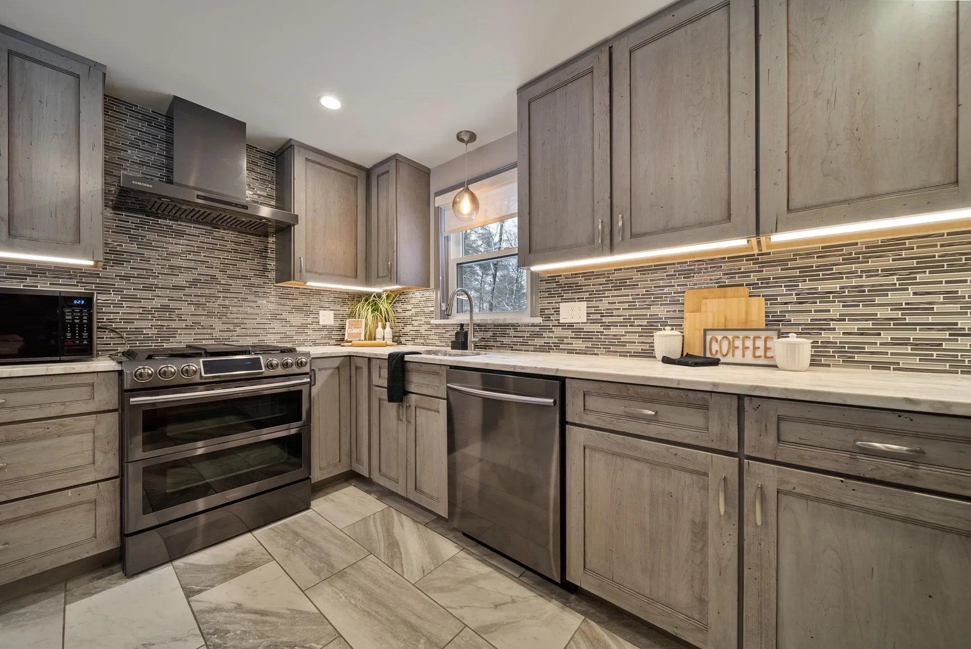 17 Shelly Drive Derry NH 03038