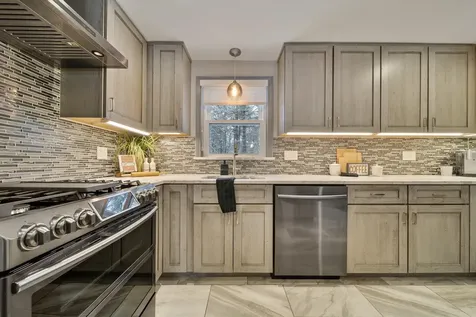 17 Shelly Drive Derry NH 03038