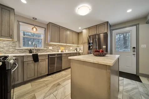 17 Shelly Drive Derry NH 03038