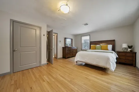 17 Shelly Drive Derry NH 03038