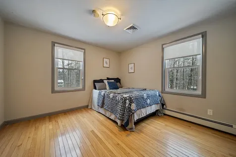 17 Shelly Drive Derry NH 03038