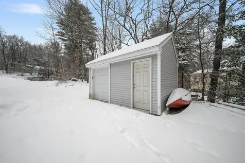 17 Shelly Drive Derry NH 03038