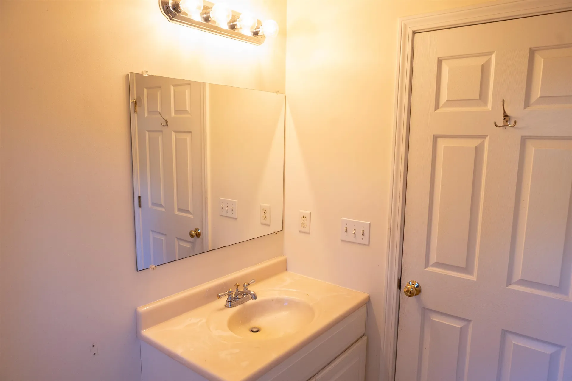 72 Grove Avenue Salem NH 03079