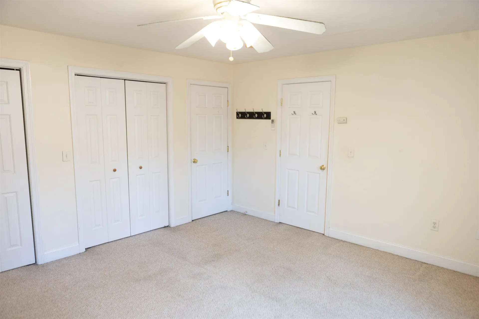 72 Grove Avenue Salem NH 03079