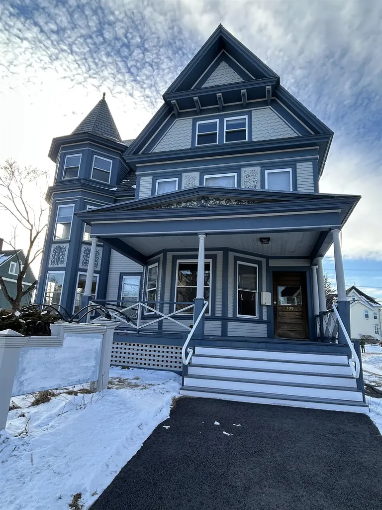 708 Pine Street Manchester NH 03104