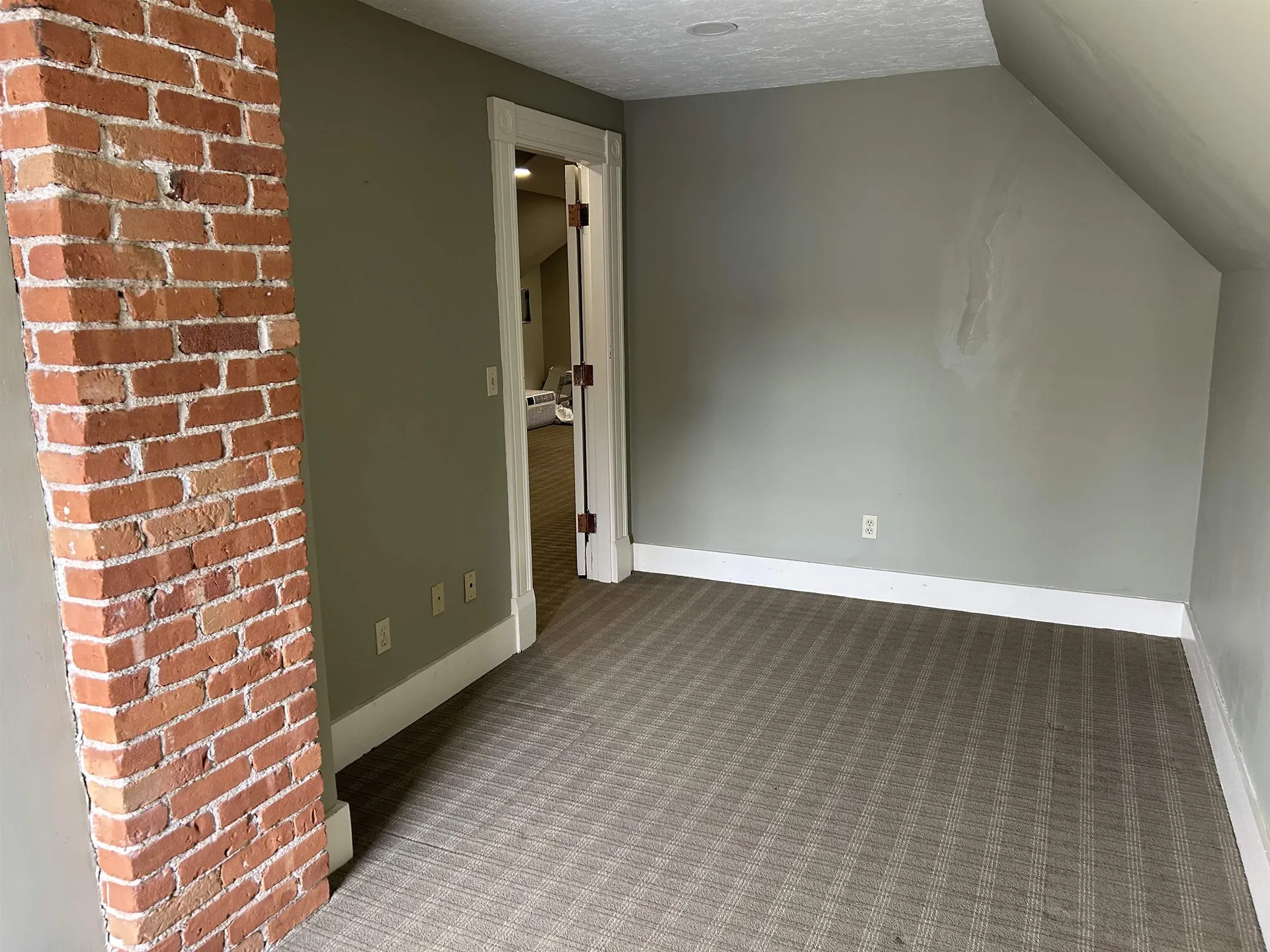 708 Pine Street Manchester NH 03104