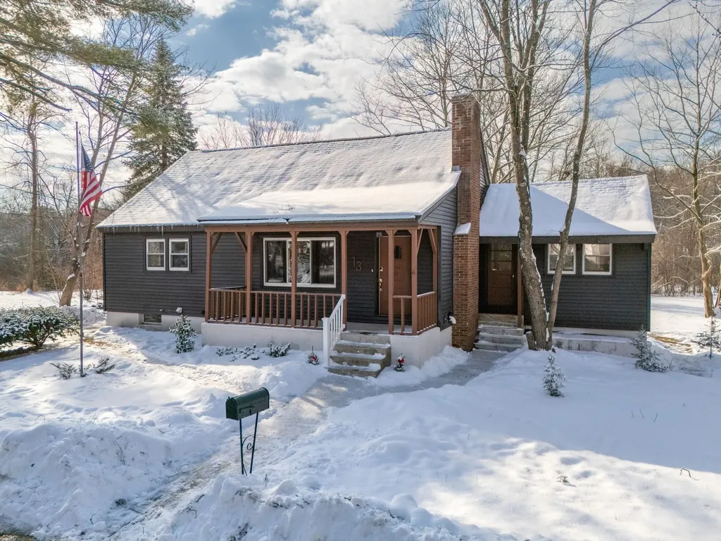 13 Niquette Drive Nashua NH 03062