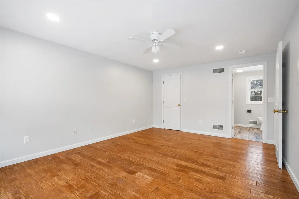 18 Redwood Road Salem NH 03079