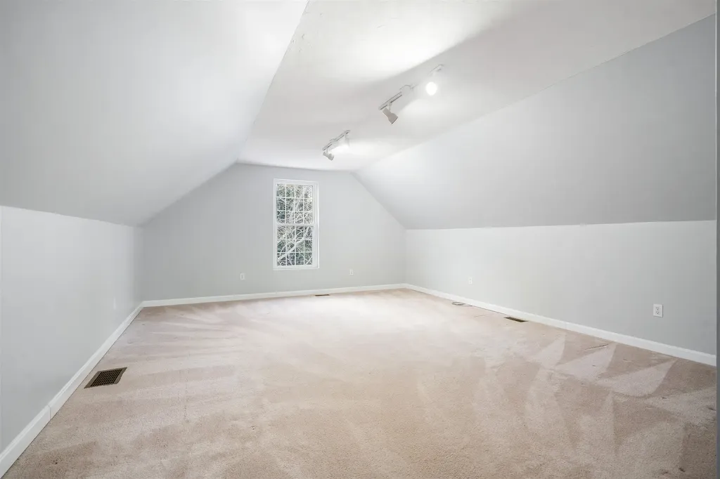 18 Redwood Road Salem NH 03079