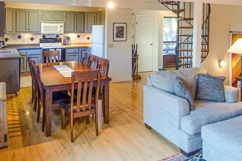 105 Williams Lane Hartford VT 05059