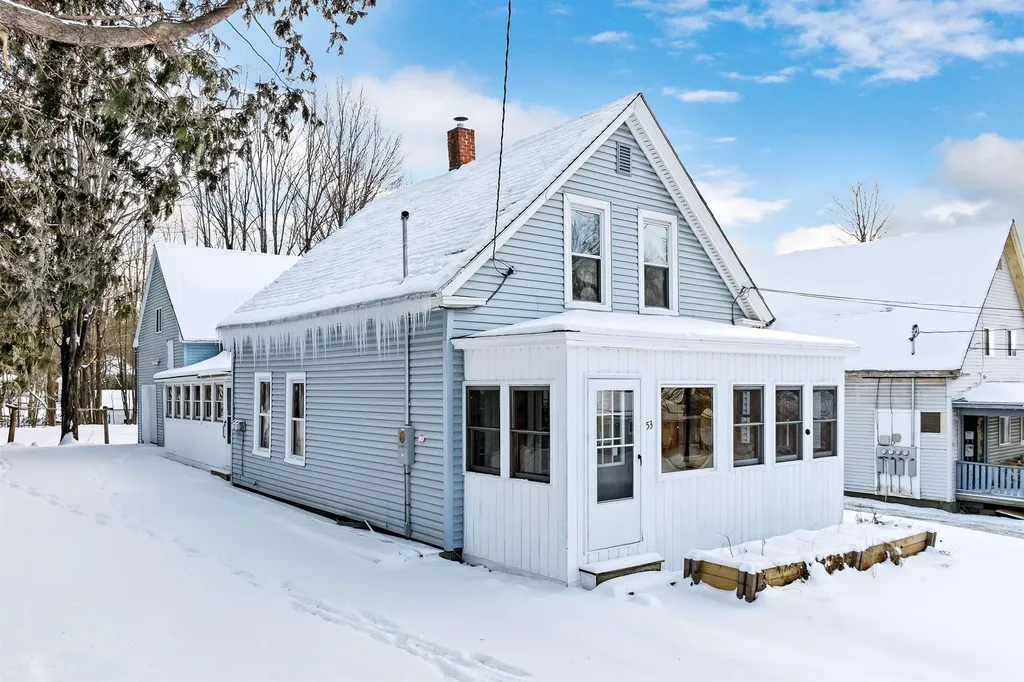53 Maple Street Newport NH 03773
