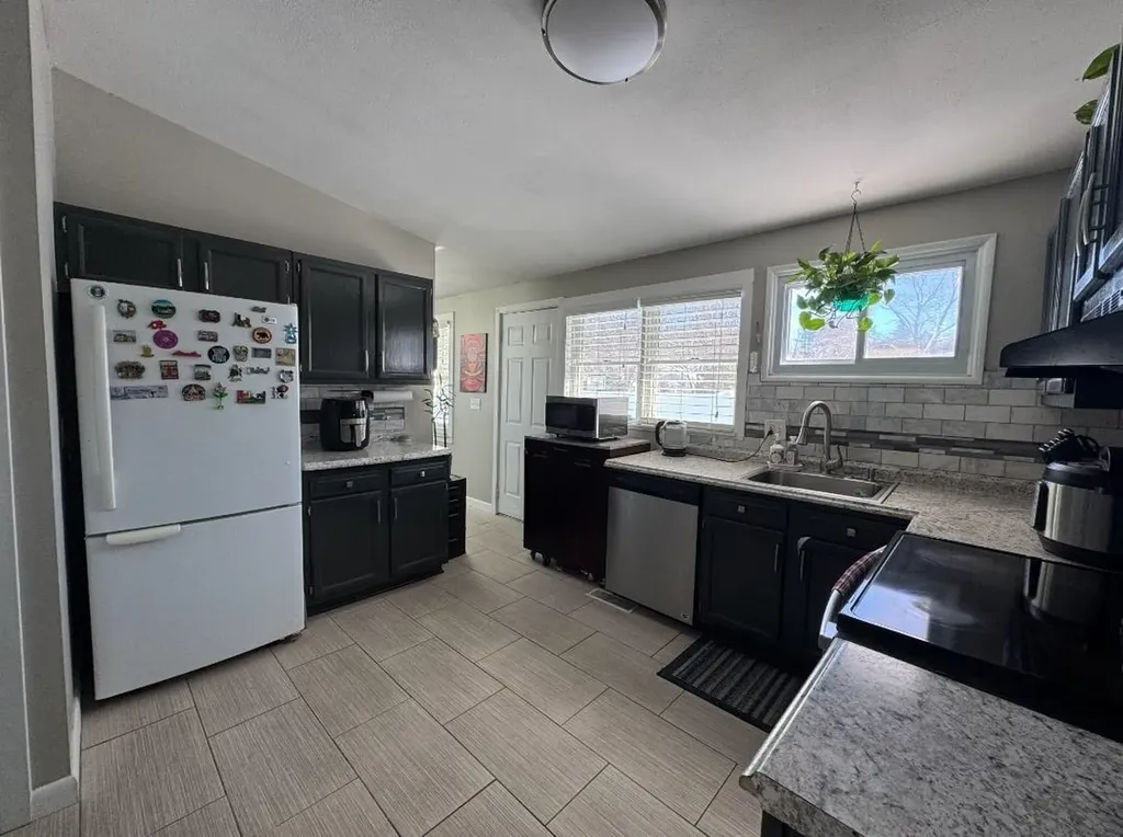 7 Acacia Street Nashua NH 03062