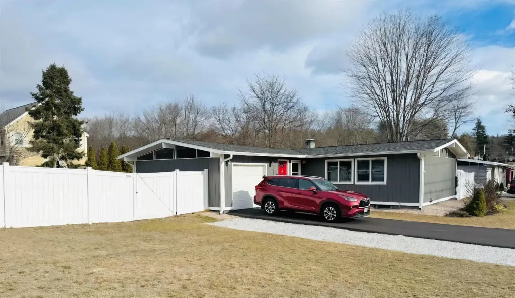 7 Acacia Street Nashua NH 03062