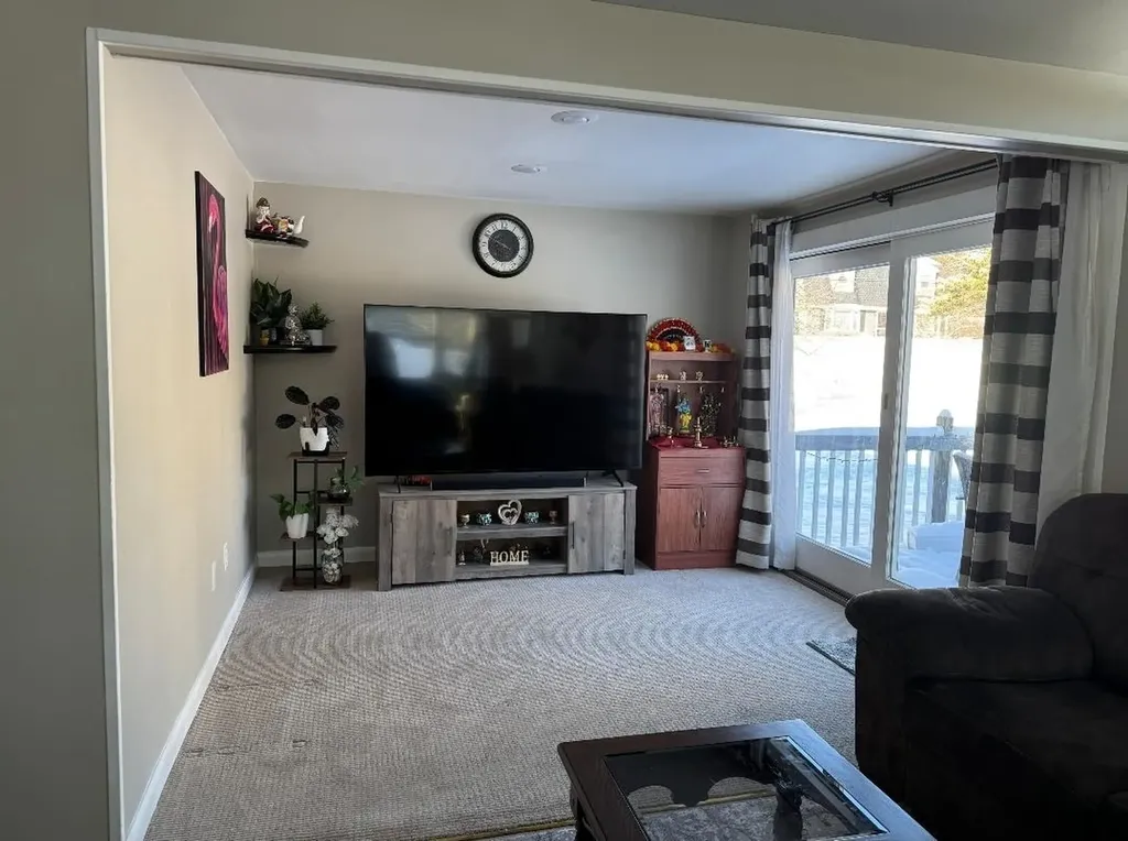 7 Acacia Street Nashua NH 03062