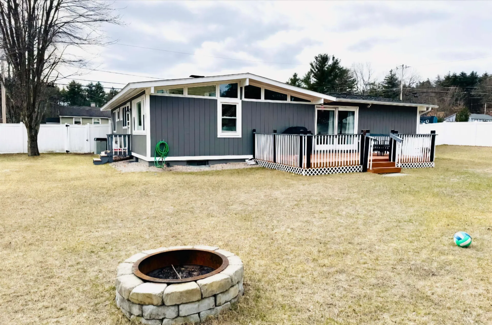 7 Acacia Street Nashua NH 03062