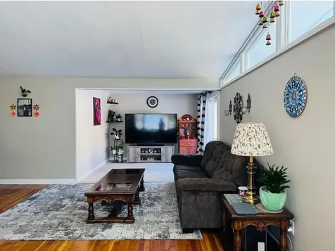 7 Acacia Street Nashua NH 03062