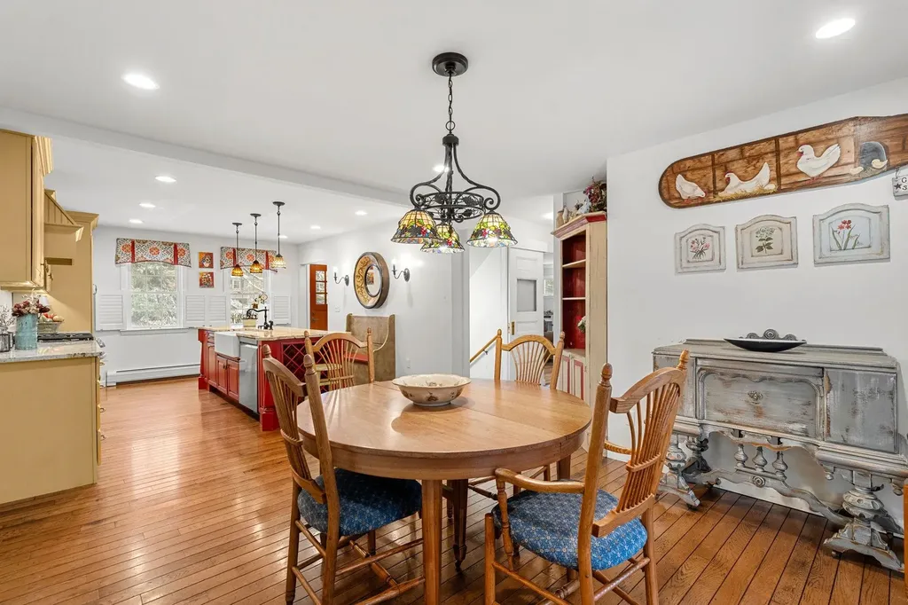 64 Raydon Road York ME 03909