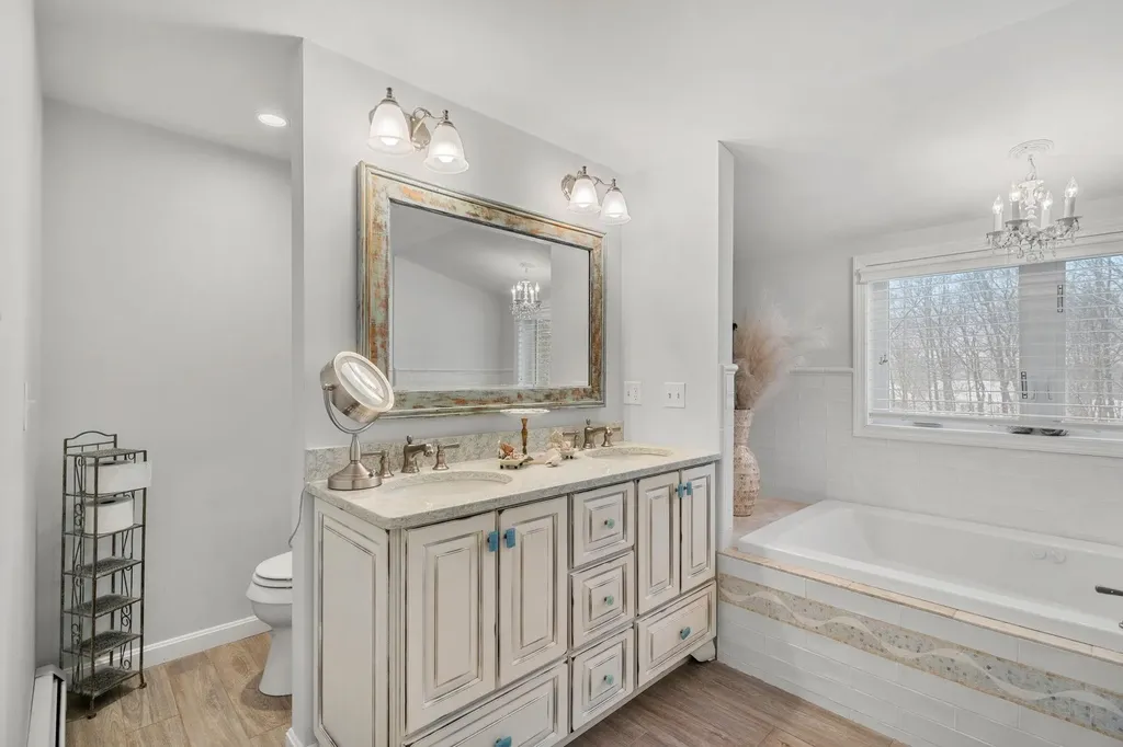 64 Raydon Road York ME 03909