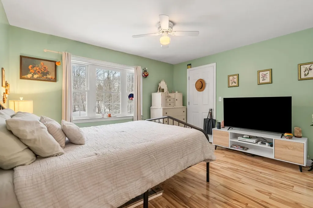 64 Raydon Road York ME 03909