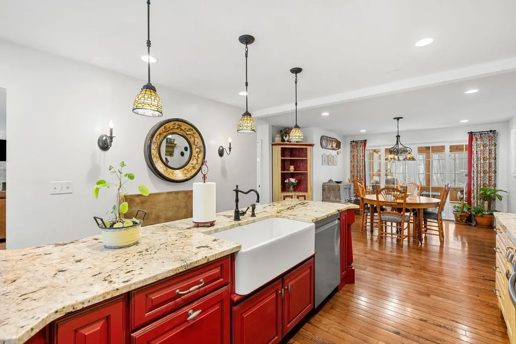 64 Raydon Road York ME 03909