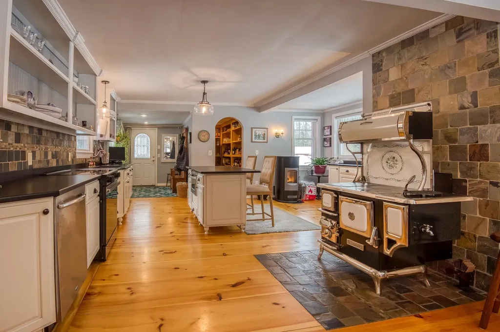 33 Roberts Road Eaton NH 03832