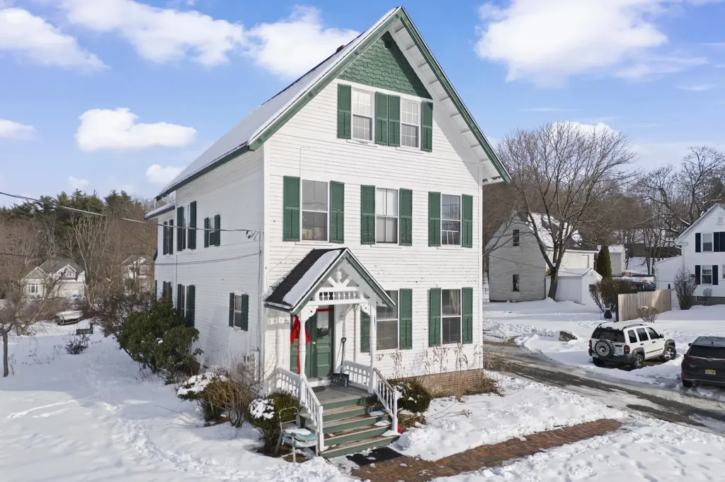 28 Back River Road Dover NH 03820