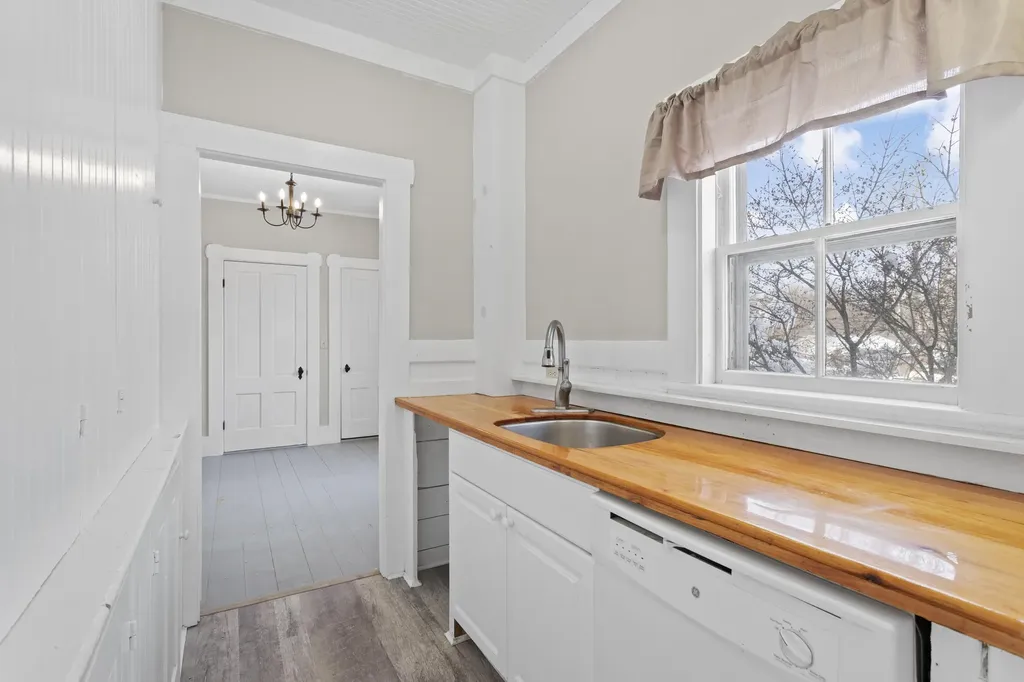 28 Back River Road Dover NH 03820