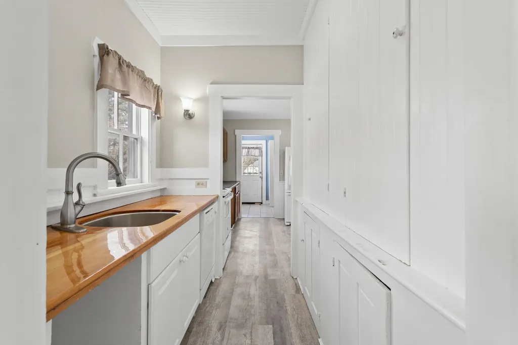 28 Back River Road Dover NH 03820