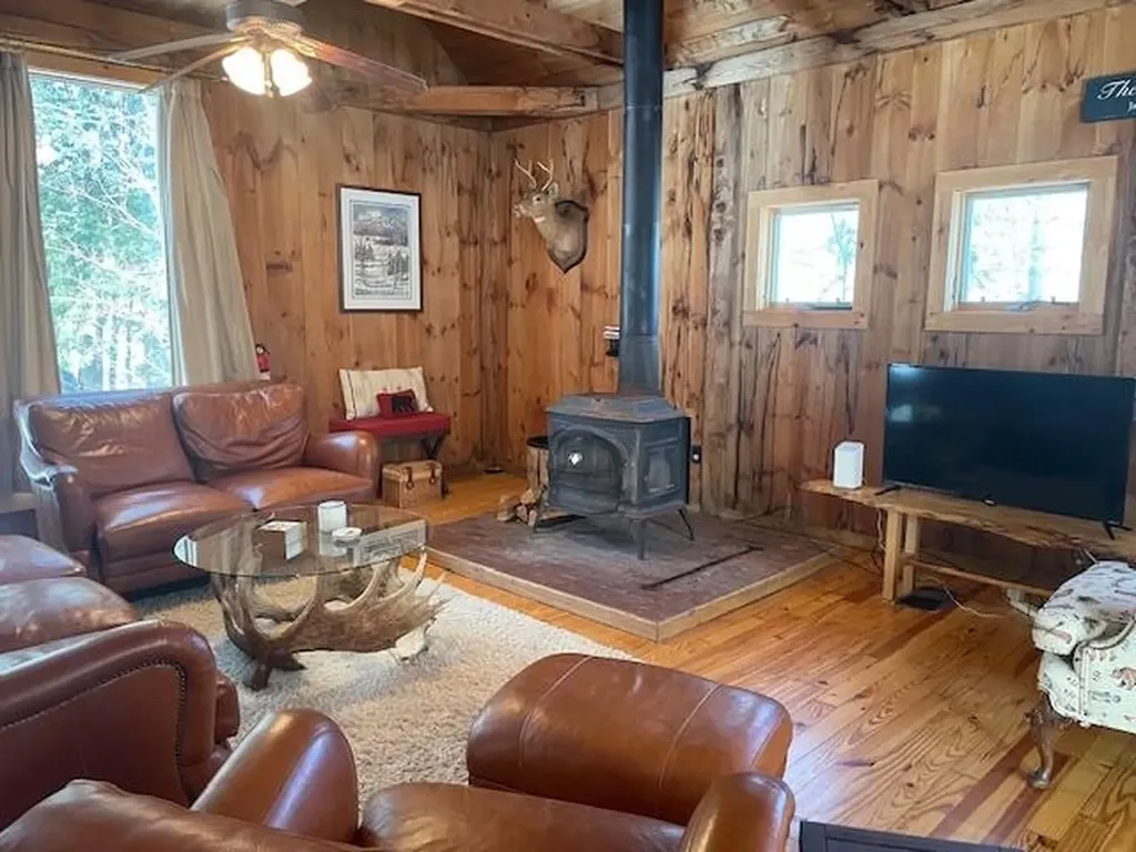 162 Upper Bear Lane Jamaica VT 05343
