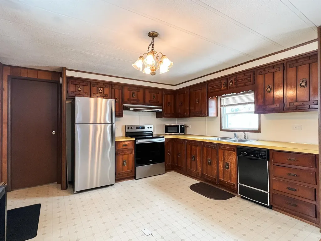 908 Camelot Drive Exeter NH 03833