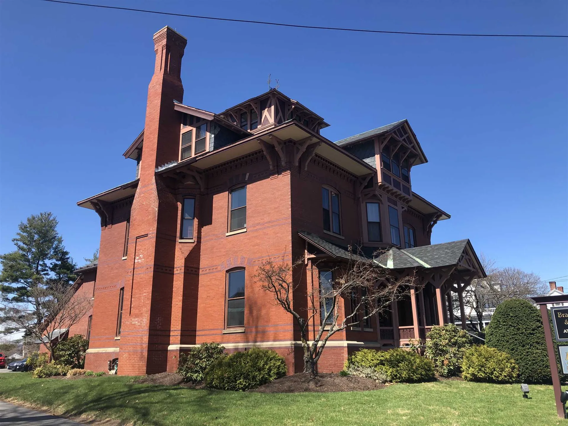 82 Court Street Keene NH 03431