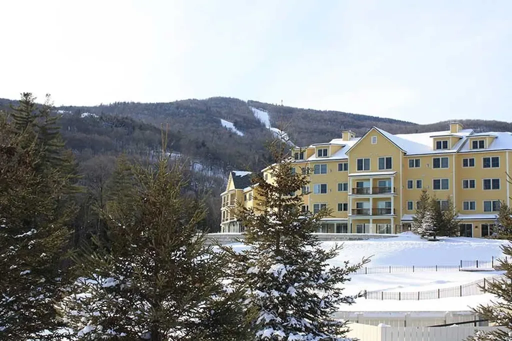 382/384 Qtr. I V Jackson Gore Inn Ludlow VT 05149