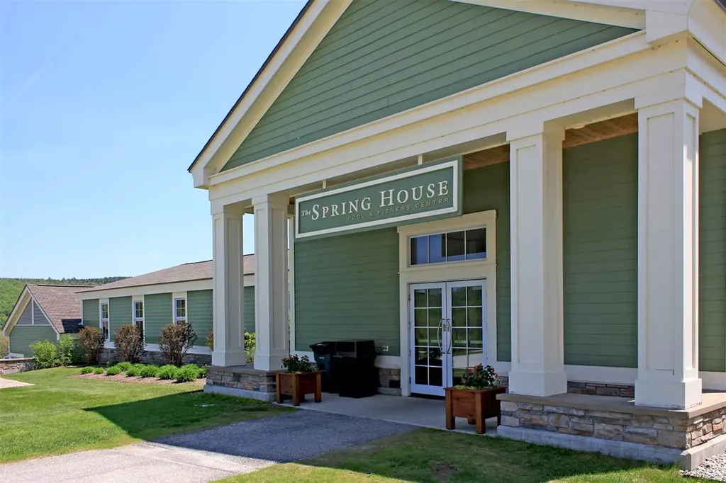 382/384 Qtr. I V Jackson Gore Inn Ludlow VT 05149