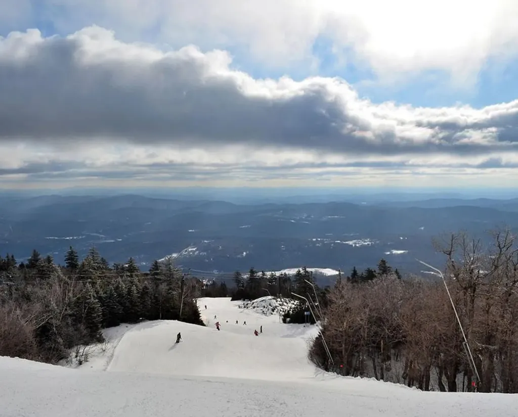 382/384 Qtr. I V Jackson Gore Inn Ludlow VT 05149